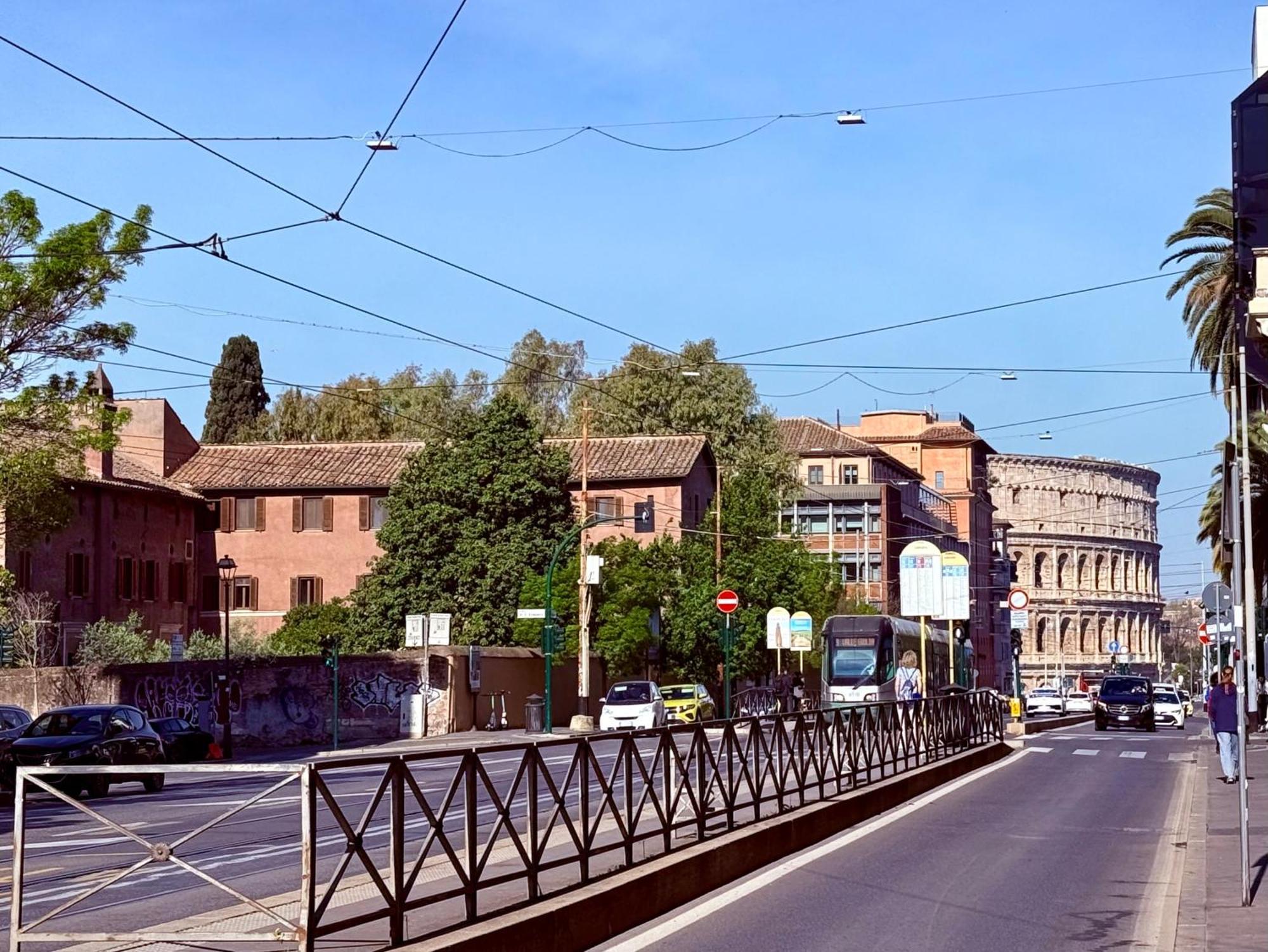 With Private Courtyard - Colosseum & Forum Apartamento Roma